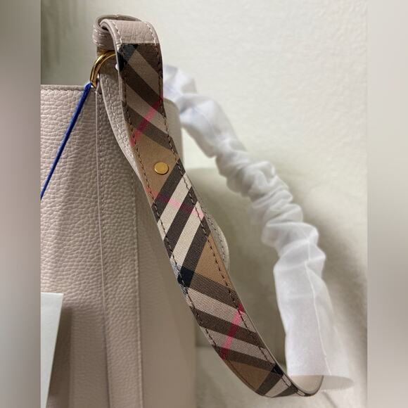 Burberry leather bucket bag large limestone - Picture 7 of 10